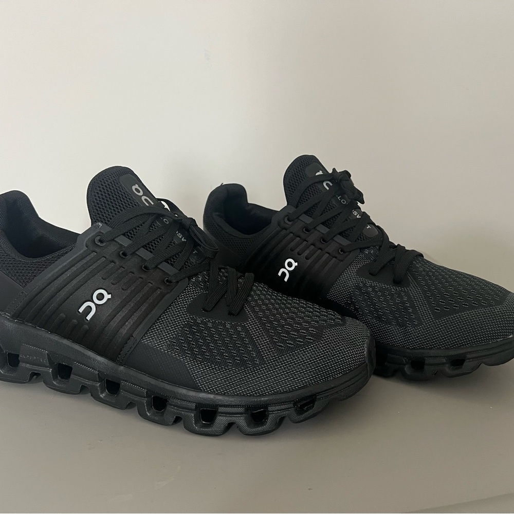 On Running Jet Black Swift